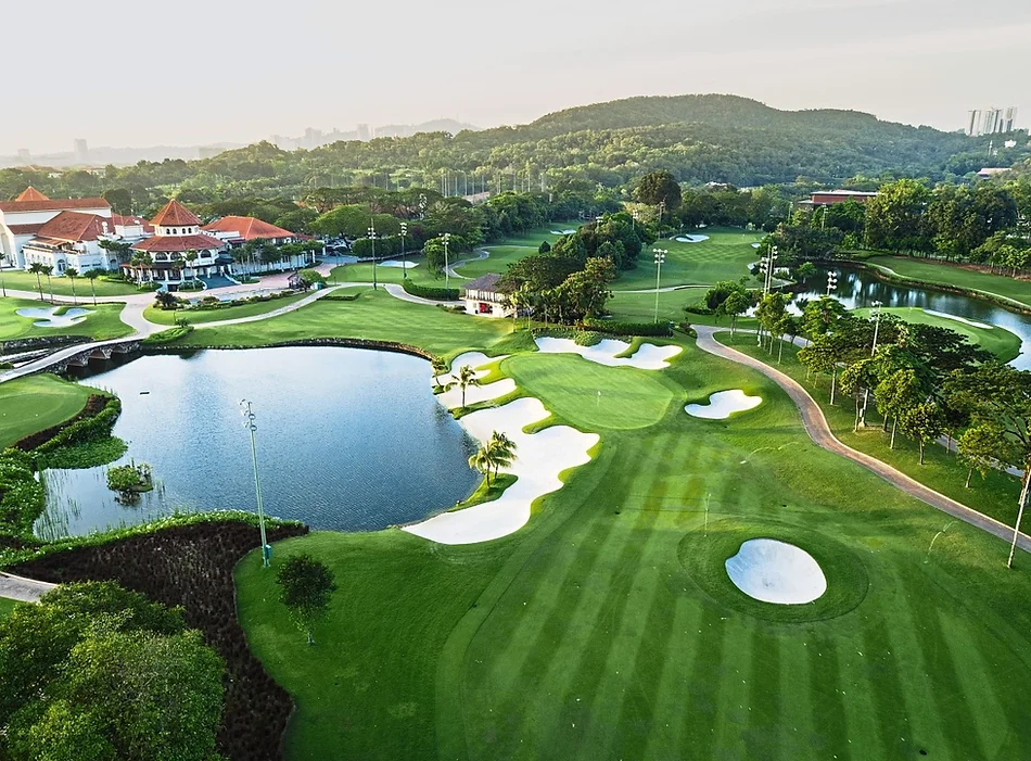 Golf and green surroundings near Pavilion Damansara Heights